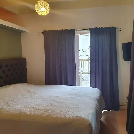 Fantastic House With A Large Roof Terrace Downtown