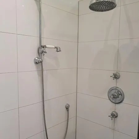 Fantastic House With A Large Roof Terrace Downtown *