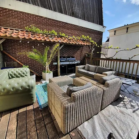 Fantastic House With A Large Roof Terrace Downtown アパート アルクマール