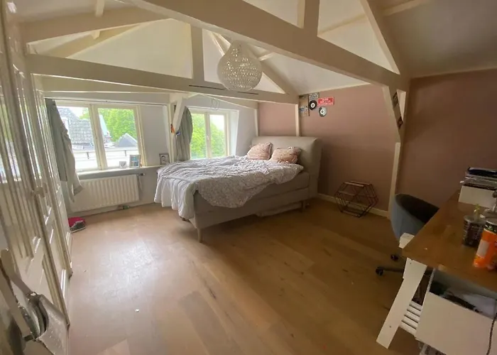 Fantastic House With A Large Roof Terrace Downtown アルクマール