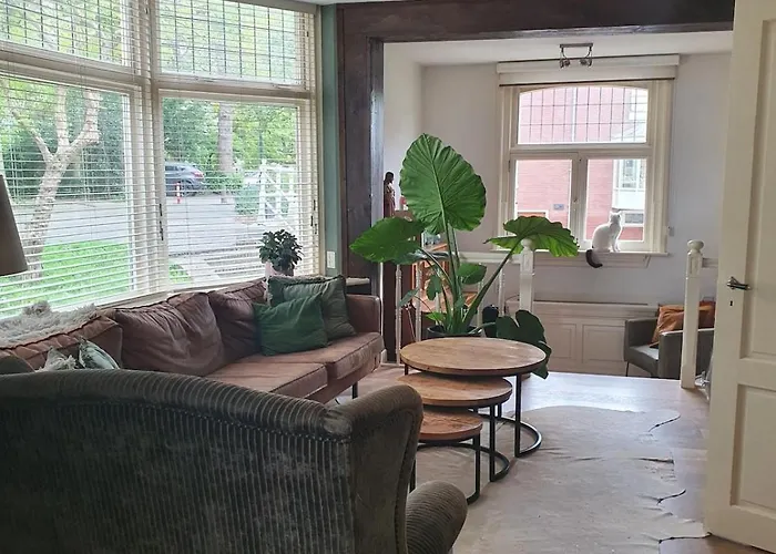 Fantastic House With A Large Roof Terrace Downtown *