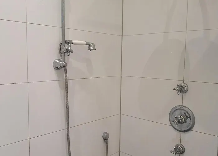 Fantastic House With A Large Roof Terrace Downtown *